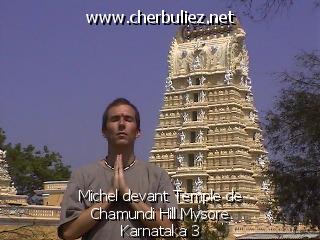légende: Michel devant Temple de Chamundi Hill Mysore Karnataka 3
qualityCode=raw
sizeCode=half

Données de l'image originale:
Taille originale: 111405 bytes
Heure de prise de vue: 2002:02:19 10:30:48
Largeur: 640
Hauteur: 480
